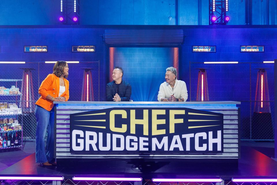 Host Laila Ali talking with judges Jet Tila and Chris Oh