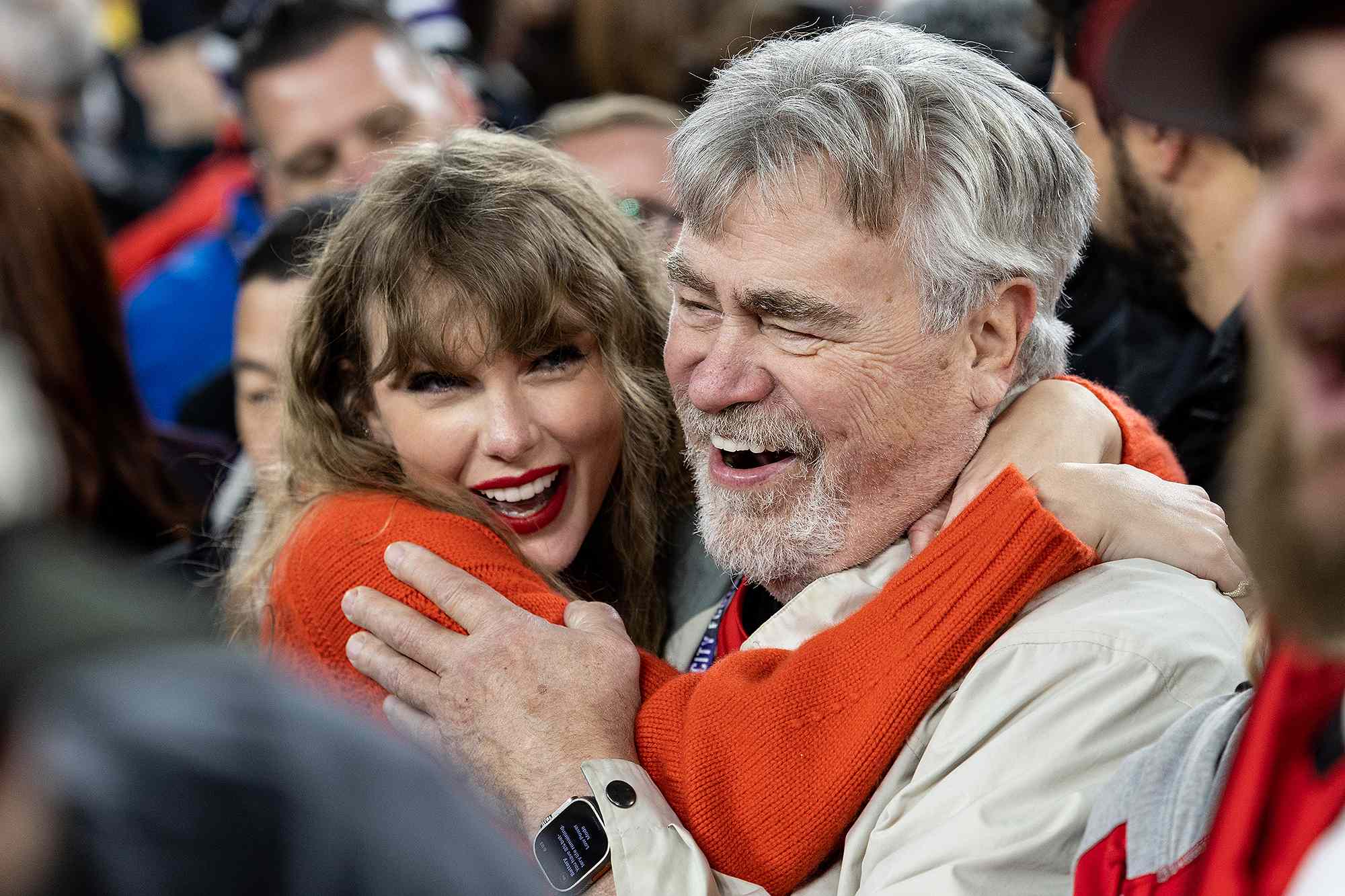 Taylor Swift hugs Ed Kelce