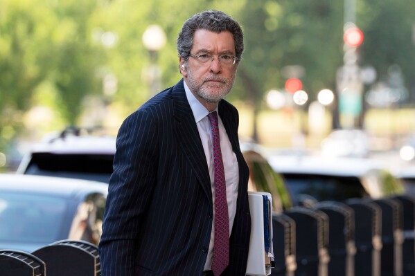 Norm Eisen, attorney of Lisa Cook, a governor on the Federal Reserve Board, arrives at the federal courthouse in Washington, Friday, Aug. 29, 2025. (AP Photo/Jose Luis Magana)