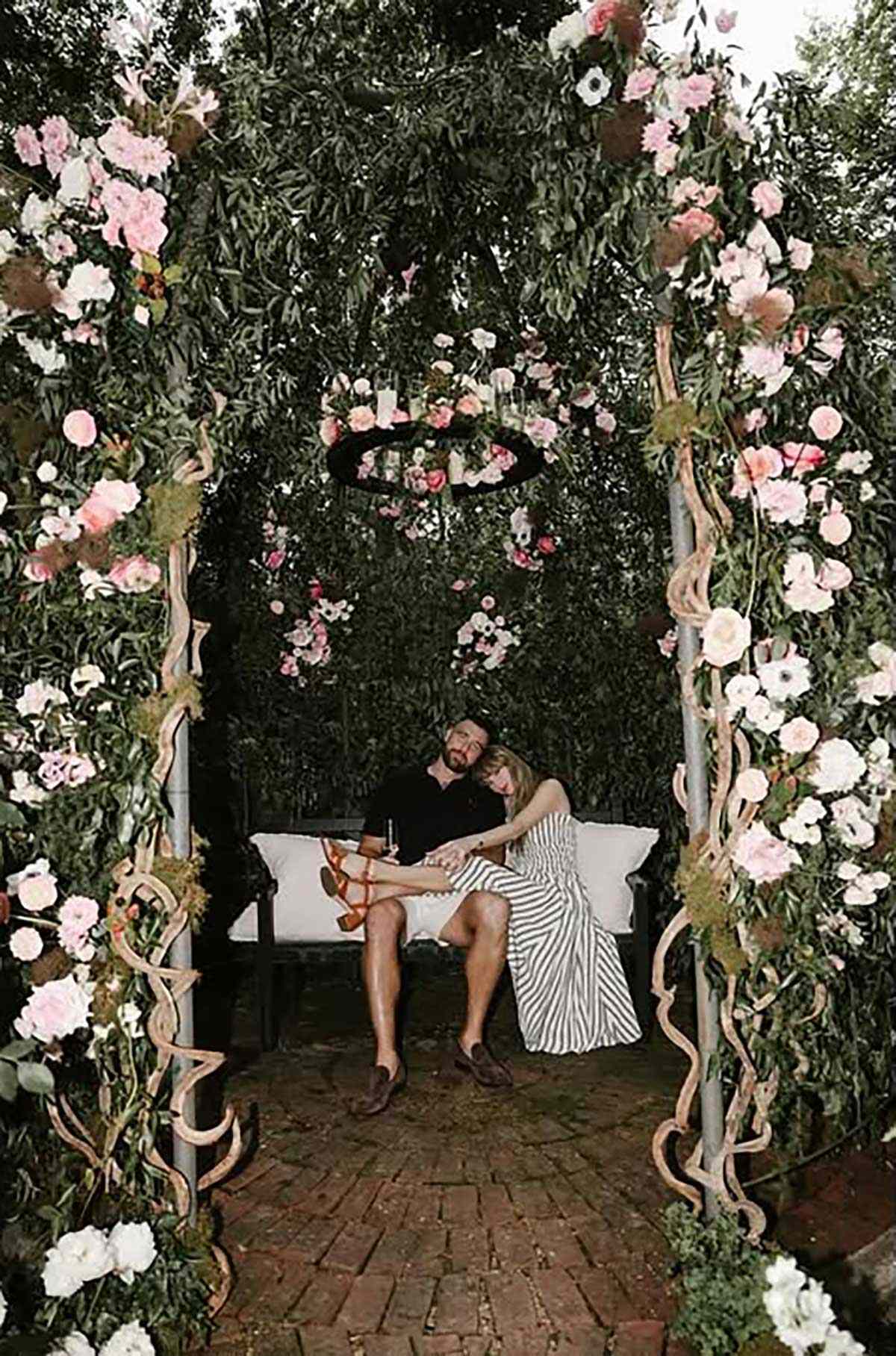 Travis Kelce and Taylor Swift engaged