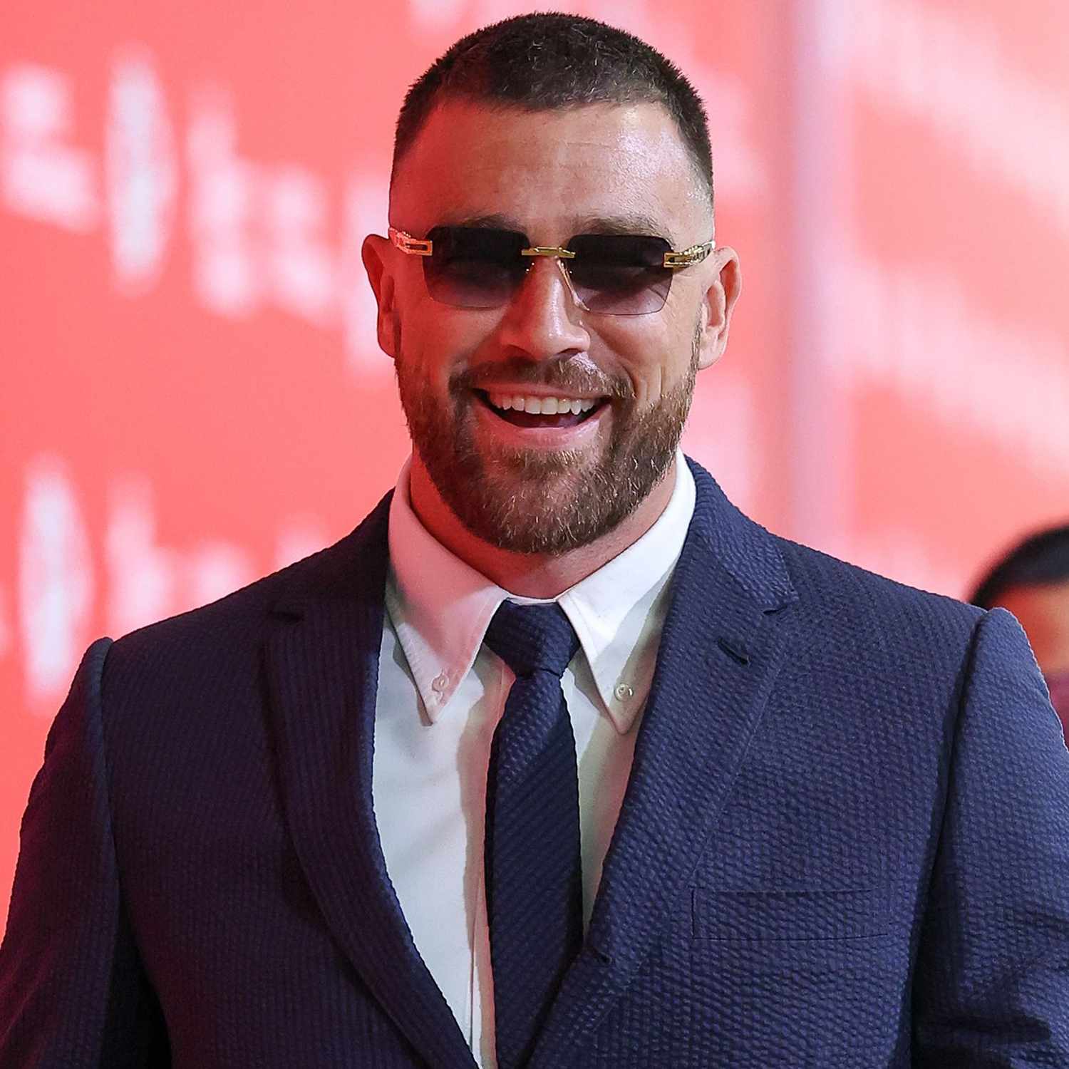 Kansas City Chiefs tight end Travis Kelce (87) arrives before an NFL football game against the Philadelphia Eagles