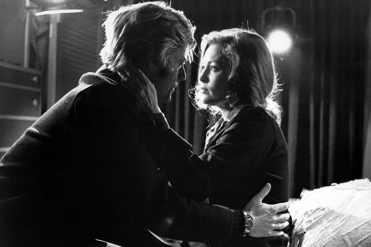 Robert Redford and Faye Dunaway embrace in a scene from the film Three Days Of The Condor, 1975.