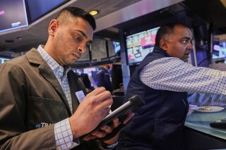 Wall Street Extends Record Rally as Fed Rate Cut Hopes Solidify Amid Mixed Economic Signals