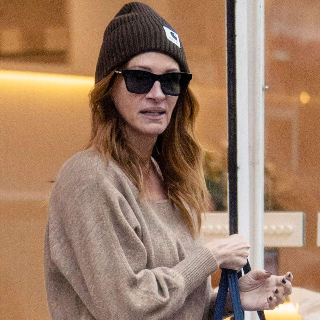 Julia Roberts returns to Notting Hill as she is seen at the popular celebrity spa, Keren Bartov.