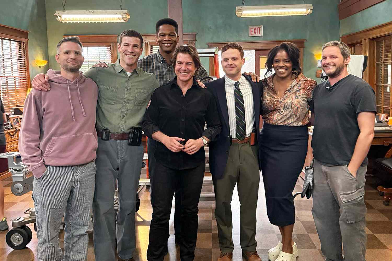 Tom Cruise visits the set of NCIS