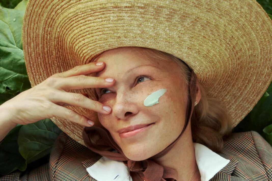 Pamela Anderson Unveils Sonsie’s Adapt Cream: A Sustainable Skincare Breakthrough Rooted in Natural Beauty