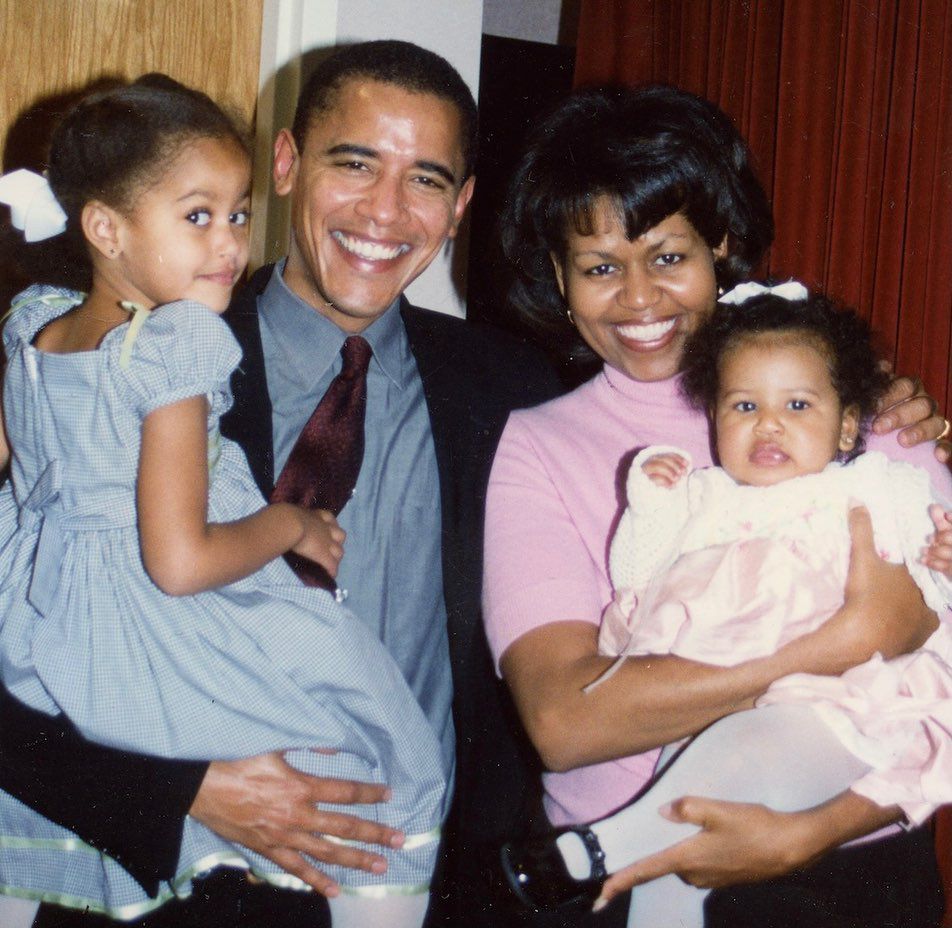 Malia Obama, Barack Obama, Michelle Obama and Sasha Obama smile for a family photo