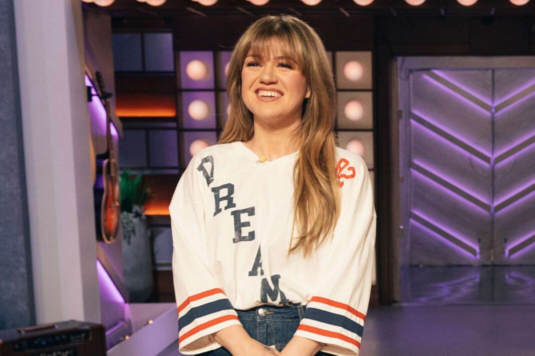 Kelly Clarkson Announces End of Award-Winning Talk Show After Seven Seasons